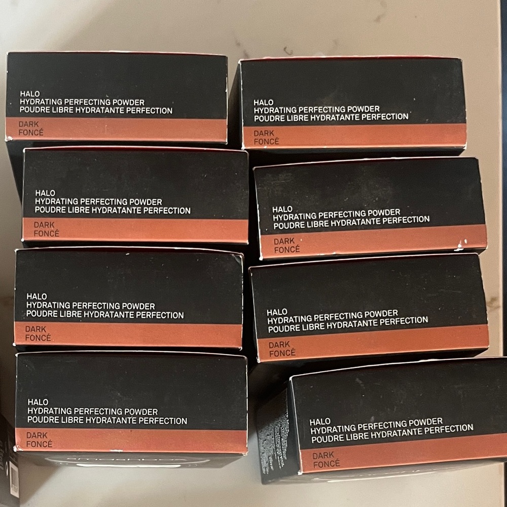 Halo fresh powder. Multiple shades. Contact seller to choose shade for purchase - Picture 5 of 13
